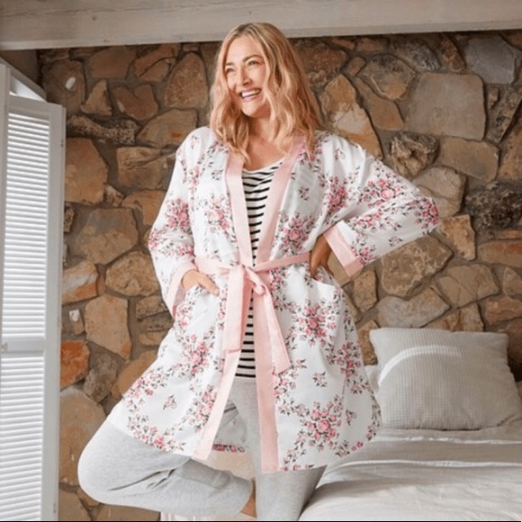 ♡ Morgan Lane Allie Robe - Picture 3 of 5